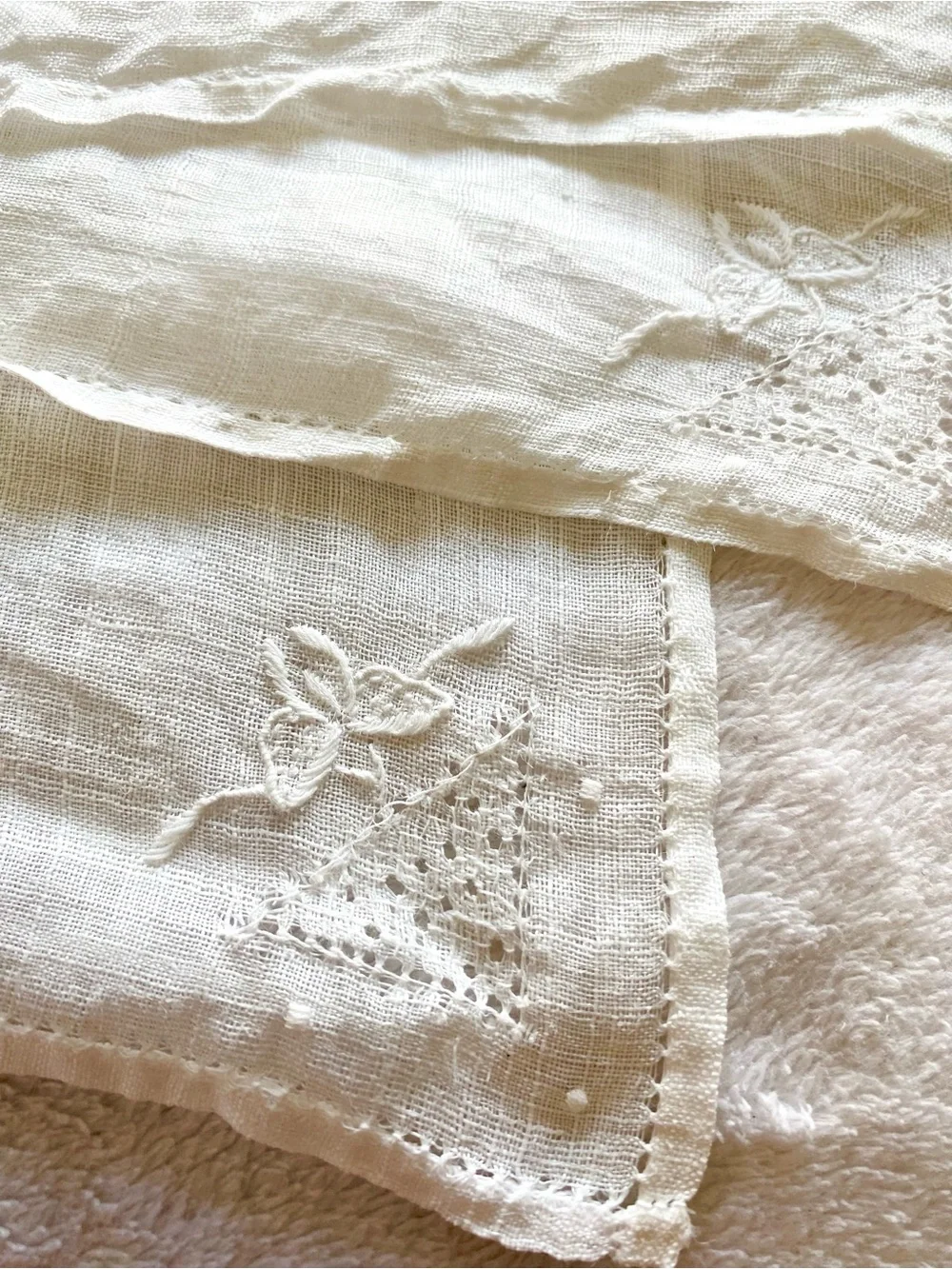 White Linen Embroidered Napkin set of four Vintage